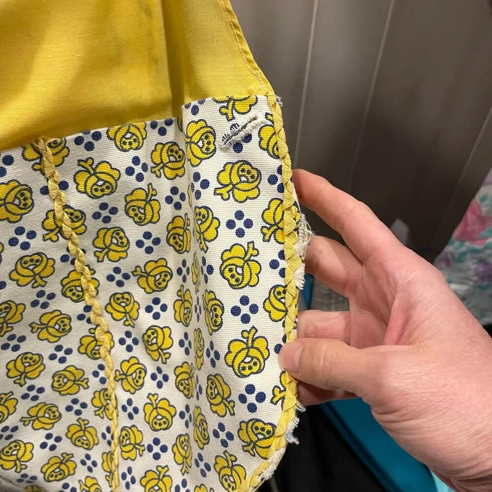 Cute buttercup vintage 50s-60s floral retro tie waist apron kitchen pockets